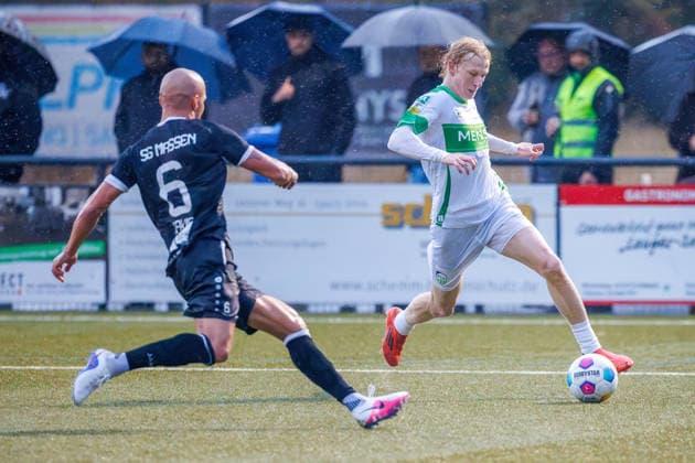 2026.08.19, xkwix, Fußball, Krombacher Westfalenpokal, SG Massen - FC Gütersloh, Sportanlage SG Massen, 2.Runde, Saison 2026 2027: Niklas Frese (FC Gütersloh 35) im Zweikampf gegen Yunus Emre Cakir (SG Massen 6) DFB regulations prohibit any use of photographs as image sequences and or quasi-video. Photo: xKamilxWilkowskixPressefotoKochx Nordrhein-Westfalen Deutschland *** August 19, 2026, xkwix, soccer, Krombacher Westfalen Cup, SG Massen vs. FC Gütersloh, SG Massen Sports Complex, 2nd round, 2026–2027 season: Niklas Frese of FC Gütersloh (35) in a tackle against Yunus Emre Cakir of SG Massen (6). DFB regulations prohibit any use of photographs as image sequences and or quasi-video. Photo: xKamilxWilkowskixPressefotoKochx, North Rhine-Westphalia, Germany
