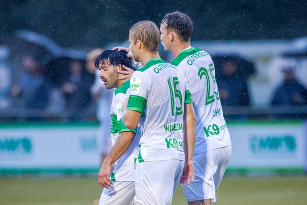 2026.08.19, xkwix, Fußball, Krombacher Westfalenpokal, SG Massen - FC Gütersloh, Sportanlage SG Massen, 2.Runde, Saison 2026 2027: Torjubel von Hannes John (FC Gütersloh 25) und Len Wilkesmann (FC Gütersloh 15) mit Torschuetzen zum 0:3 Paolo Maiella (FC Gütersloh 9) DFB regulations prohibit any use of photographs as image sequences and or quasi-video. Photo: xKamilxWilkowskixPressefotoKochx Nordrhein-Westfalen Deutschland *** August 19, 2026, xkwix, Soccer, Krombacher Westfalen Cup, SG Massen vs. FC Gütersloh, SG Massen Sports Complex, 2nd Round, 2026–2027 season: Goal celebrations by Hannes John (FC Gütersloh 25) and Len Wilkesmann (FC Gütersloh 15) with goal scorers Paolo Maiella (FC Gütersloh 9) in the 0–3 victory. DFB regulations prohibit any use of photographs as image sequences and or quasi-video. Photo xKamilxWilkowskixPressefotoKochx North Rhine-Westphalia, Germany