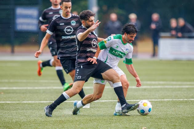 2026.08.19, xkwix, Fußball, Krombacher Westfalenpokal, SG Massen - FC Gütersloh, Sportanlage SG Massen, 2.Runde, Saison 2026 2027: Paolo Maiella (FC Gütersloh 9) im Zweikampf DFB regulations prohibit any use of photographs as image sequences and or quasi-video. Photo: xKamilxWilkowskixPressefotoKochx Nordrhein-Westfalen Deutschland *** August 19, 2026, xkwix, Soccer, Krombacher Westphalia Cup, SG Massen vs. FC Gütersloh, SG Massen Sports Complex, 2nd Round, 2026–2027 season: Paolo Maiella of FC Gütersloh No. 9 in a tackle. DFB regulations prohibit any use of photographs as image sequences and or quasi-video. Photo: xKamilxWilkowskixPressefotoKochx, North Rhine-Westphalia, Germany