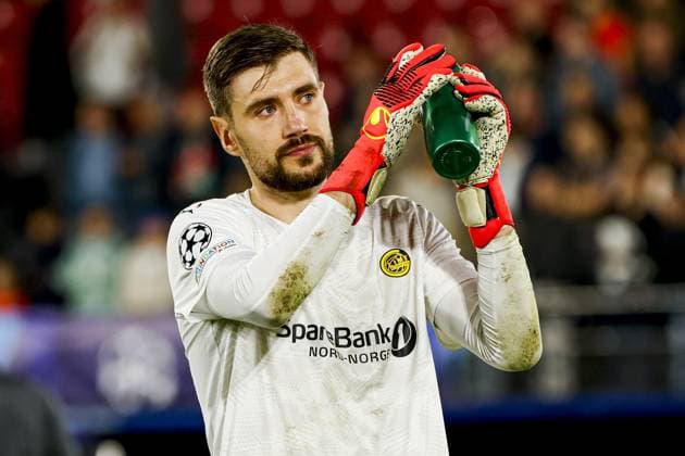 NIJMEGEN - Goalkeeper Nikita Haikin of FK Bodo Glimt thanks the supporters after the UEFA Champions League Play-offs match between NEC Nijmegen and FK Bodo Glimt at the Goffertstadion on August 19, 2026, in Nijmegen, the Netherlands. WART BRINKERHOF ANP xVIxANPxSportx xMarcelxterxBalsxIVx 565838907 originalFilename: 565838907.jpg