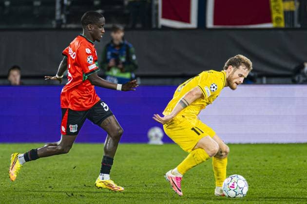 NIJMEGEN - Ole Didrik Blomberg of FK Bodo Glimt battles for possession with Jamiro Monteiro of NEC Nijmegen during the UEFA Champions League Play-offs match between NEC Nijmegen and FK Bodo Glimt at the Goffertstadion on 19 August 2026 in Nijmegen, the Netherlands. KEVIN SENDERS ANP xVIxANPxSportx xMarcelxterxBalsxIVx 565839178 originalFilename: 565839178.jpg