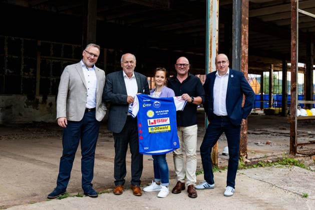 19.08.2026, GER, Handball, Maenner, Saison 26 27, ThSV Eisenach, Sponsorenabend Vertragsverlängerung Sponsorenvereinbarung gemeinsam mit SSV KROSCHKE und Peter Jrauss Guenter Osswald 250 Gäste aus Politik Ehrenamt sowie die Vertreter der Sponsoren waren in dem Museum der Automobile Welt Eisenach AWE zum Saisonstart Sponsorenabend des ThSV Eisenach geladen. 99817 Eisenach Automobile Welt Eisenach AWE Thueringen Deutschland *** August 19, 2026, GER, Handball, Men, Season 26–27, ThSV Eisenach, Sponsor Night: Contract Extension and Sponsorship Agreement with SSV KROSCHKE and Peter Jrauss, Guenter Osswald. 250 guests from the political sphere, volunteers, and sponsor representatives were invited to the Automobile World Eisenach (AWE) museum for ThSV Eisenach’s Sponsor Night to kick off the season. 99817 Eisenach Automobile World Eisenach (AWE), Thuringia, Germany