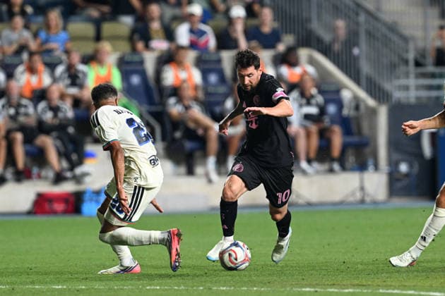 CHESTER, PA - AUGUST 19: Inter Miami CF offense Leo Messi 10 dribbles the ball during the game between the Philadelphia Union and Inter Miami CF on August 19th, 2026 at Subaru Park in Chester, PA. (Photo by Terence Lewis Icon Sportswire) SOCCER: AUG 19 MLS, Fussball Herren, USA Philadelphia Union vs Inter Miami CF EDITORIAL USE ONLY Icon260819026