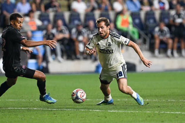CHESTER, PA - AUGUST 19: Philadelphia Union midfield Indiana Vassilev 19 prepares to shoot the ball during the game between the Philadelphia Union and Inter Miami CF on August 19th, 2026 at Subaru Park in Chester, PA. (Photo by Terence Lewis Icon Sportswire) SOCCER: AUG 19 MLS, Fussball Herren, USA Philadelphia Union vs Inter Miami CF EDITORIAL USE ONLY Icon260819034