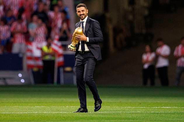 Atletico Madrid Vs Malaga CF in Madrid, Spain - 19 AUG 2026. David Villa seen holding a world cup trophy during LaLiga EA Sports match between Atletico Madrid and Malaga CF at Metropolitano stadium. Final Score; Atletico Madrid 2: 0 Malaga CF. Madrid Spain Copyright: xMaciejxRogowskix xSOPAxImagesx Maciej-Rogowski-1443075