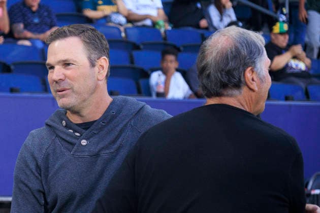 August 19, 2026, Carson, California, USA: Headcoach, Greg Vanney of the LA Galaxy and head coach, Bruce Arena of the San Jose Earthquakes greet each other during their regular season MLS, Fussball Herren, USA game on Wednesday August 19, 2026 at the Dignity Health Sports Park Stadium in Carson, California. ARIANA RUIZ PI Carson USA - ZUMAp124 20260819_zaa_p124_014 Copyright: xArianaxRuizx