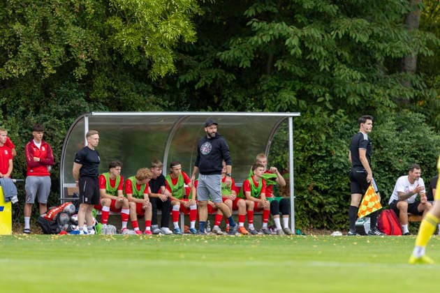 U19 DFB-Nachwuchsliga - Vorrunde Gruppe C: FC Rot-Weiß Erfurt vs. 1. FC Nürnberg; Erfurt; 19.08.2026 Tobias Busse (Trainer; FC Rot-Weiß Erfurt U19) U19 DFB-Nachwuchsliga - Vorrunde Gruppe C: FC Rot-Weiß Erfurt vs. 1. FC Nürnberg; Hauptplatz Cyriaksgebreite Erfurt; 19.08.2026 DFB REGULATIONS PROHIBIT ANY USE OF PHOTOGRAPHS AS IMAGE SEQUENCES AND OR QUASI-VIDEO. *** U19 DFB Youth League Preliminary Round Group C FC Rot Weiß Erfurt vs. 1. FC Nürnberg Erfurt, August 19, 2026 Tobias Busse, Coach of FC Rot Weiß Erfurt U19 U19 DFB Youth League Preliminary Round Group C FC Rot Weiß Erfurt vs. 1. FC Nürnberg Main Field Cyriaksgebreite, Erfurt, August 19, 2026. DFB regulations prohibit any use of photographs as image sequences and or quasi-video. Copyright: xBEAUTIFULxSPORTS Duehringx