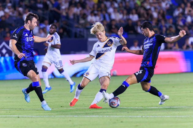 August 19, 2026, Carson, California, USA: Dave Romney 4 and Ian Harkes 6 of the San Jose Earthquakes attempt to steal the ball from Kyogo Furuhashi 7 of the LA Galaxy during their regular season MLS, Fussball Herren, USA game on Wednesday August 19, 2026 at the Dignity Health Sports Park Stadium in Carson, California. Galaxy defeat Earthquakes, 1-0. ARIANA RUIZ PI Carson USA - ZUMAp124 20260819_zaa_p124_021 Copyright: xArianaxRuizx