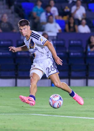August 19, 2026, Carson, California, USA: Harbor Miller 26 of the LA Galaxy makes the assist for the a goal during their regular season MLS, Fussball Herren, USA game against the San Jose Earthquakes on Wednesday August 19, 2026 at the Dignity Health Sports Park Stadium in Carson, California. Galaxy defeat Earthquakes, 1-0. ARIANA RUIZ PI Carson USA - ZUMAp124 20260819_zaa_p124_031 Copyright: xArianaxRuizx