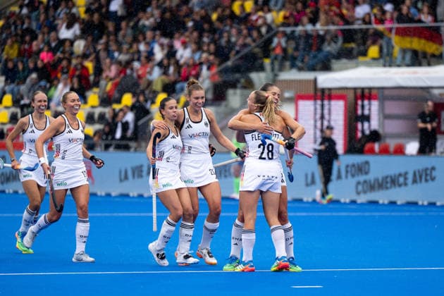 19.08.2026, BEL, Hockey, Frauen, FIH Weltmeisterschaft, Länderspiel, USA vs Deutschland Jette Fleschütz ( Deutschland, 28 ), Sonja Zimmermann ( Deutschland, 16 ), Johanna Hachenberg ( Deutschland, 25 ), Felicia Wiedermann ( Deutschland, 26 ), Lynn Krings ( Deutschland, 17 ) jubeln über das Tor zum 0:1, Wavre Belfius Arena Wallonisch-Brabant Belgien *** August 19, 2026, BEL, Field Hockey, Women, FIH World Championship, International Match, USA vs. Germany Jette Fleschütz (Germany), 28, Sonja Zimmermann (Germany), 16, Johanna Hachenberg (Germany), 25, Felicia Wiedermann (Germany, 26), Lynn Krings (Germany, 17) celebrate the goal that makes the score 0–1, Wavre Belfius Arena, Walloon Brabant, Belgium Copyright: xNordphoto Memmlerx