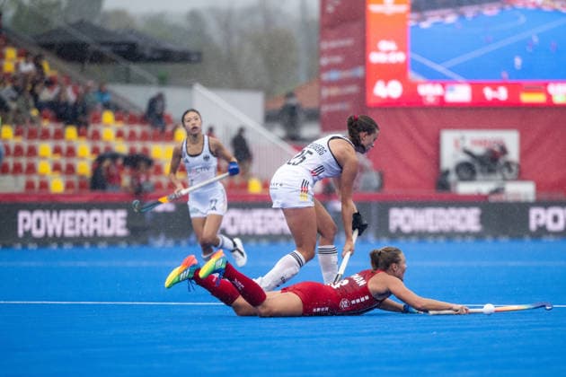 19.08.2026, BEL, Hockey, Frauen, FIH Weltmeisterschaft, Länderspiel, USA vs Deutschland Johanna Hachenberg ( Deutschland, 25 ) im Zweikampf mit Ashley Hoffman ( USA, 13 ), Wavre Belfius Arena Wallonisch-Brabant Belgien *** August 19, 2026, BEL, Hockey, Women s, FIH World Championship, International Match, USA vs. Germany Johanna Hachenberg (Germany), 25, in a one-on-one battle with Ashley Hoffman (USA), 13, Wavre Belfius Arena, Walloon Brabant, Belgium Copyright: xNordphoto Memmlerx