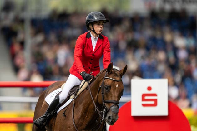 260820 Zascha Nygaard of Denmark with horse Com on Drake de Maugre compete in the team and individual jumping qualifier round two during day 10 of the 2026 FEI World Championshipson August 20, 2026 in Aachen. Photo: Emma Wallskog BILDBYRAN kod EW EW0692 ridsport equestrian rid-vm 2026 2026 fei world championships bbeng ridsport-vm hoppning jumping *** August 20, 2026: Zascha Nygaard of Denmark, riding Com on Drake de Maugre, competed in the second round of the team and individual show jumping qualifiers on Day 10 of the 2026 FEI World Championships in Aachen. 2026 in Aachen. Photo by Emma Wallskog, BILDBYRAN code EW EW0692 equestrian sports 2026 World Championships 2026 FEI World Championships BBENG equestrian sports World Championships show jumping  Copyright: EMMAxWALLSKOG BB260820EW010