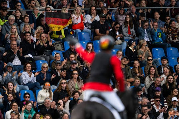 260820 Spectators celebrates with Marcus Ehning of Germany with horse Coolio after competing in the team and individual jumping qualifier round two during day 10 of the 2026 FEI World Championshipson August 20, 2026 in Aachen. Photo: Emma Wallskog BILDBYRAN kod EW EW0692 ridsport equestrian rid-vm 2026 2026 fei world championships bbeng ridsport-vm hoppning jumping jubel *** August 20, 2026: Spectators celebrate with Marcus Ehning of Germany and his horse Coolio after competing in the second round of the team and individual jumping qualifiers on Day 10 of the 2026 FEI World Championships in Aachen on August 20, 2026 in Aachen. Photo by Emma Wallskog, BILDBYRAN, code EW EW0692. equestrian sports, 2026 World Championships, 2026 FEI World Championships, BBENG, equestrian sports, World Championships, show jumping, celebration  Copyright: EMMAxWALLSKOG BB260820EW030