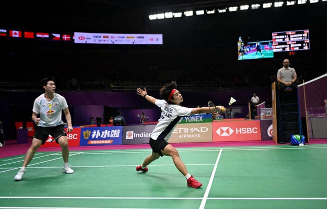 (260820) -- NEW DELHI, Aug. 20, 2026 -- Pakkapon Teeraratsakul Sapsiree Taerattanachai (R) of Thailand compete during the mixed doubles round of 16 match between Jiang Zhenbang Wei Yaxin of China and Pakkapon Teeraratsakul Sapsiree Taerattanachai of Thailand at BWF World Championships in New Delhi, India, Aug. 20, 2026. ) (SP)INDIA-NEW DELHI-BADMINTON-BWF WORLD CHAMPIONSHIPS-MIXED DOUBLES JavedxDar 