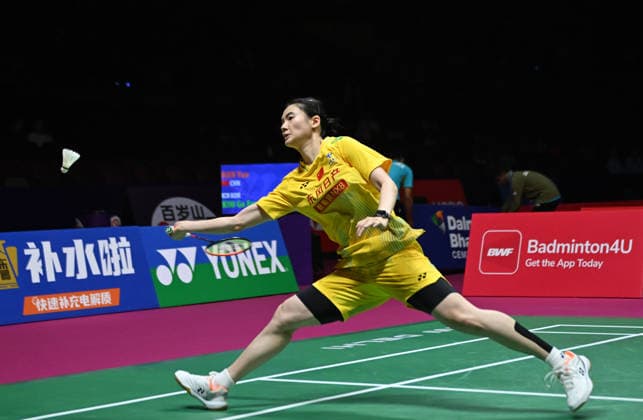 (260820) -- NEW DELHI, Aug. 20, 2026 -- China s Han Yue hits a return during the women s singles round of 16 match against Kim Ga Eun of South Korea at BWF World Championships in New Delhi, Aug. 20, 2026. ) (SP)INDIA-NEW DELHI-BADMINTON-BWF WORLD CHAMPIONSHIPS-WOMEN S SINGLES JavedxDar 
