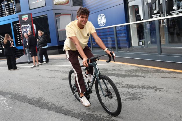 Ahead of the F1 Dutch Grand Prix ZANDVOORT, THE NETHERLANDS - AUGUST 20: Oliver Bearman of Haas rides a bicycle ahead of the Formula 1 Dutch Grand Prix at Zandvoort Circuit in Zandvoort, The Netherlands on August 20, 2026. Jakub Porzycki Anadolu Zandvoort Netherlands. Editorial use only. Please get in touch for any other usage.  Copyright: x2026xAnadoluxJakubxPorzyckix