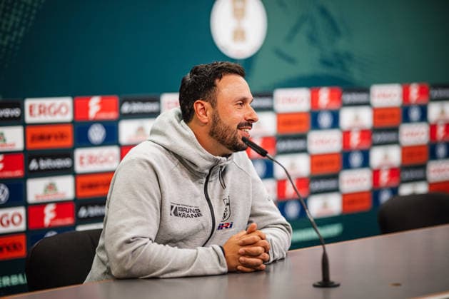 DFB-Pokal Pressekoferenz: Lüneburger SK - SV Werder Bremen, 20.08.2026 Tarek Gibbah (Trainer Lüneburger SK Hansa); Fußball, DFB-Pokal, Pressekonferenz: Lüneburger SK vs. SV Werder Bremen am 20.08.2026 im Millerntor-Stadion, Hamburg DFB REGULATIONS PROHIBIT ANY USE OF PHOTOGRAPHS AS IMAGE SEQUENCES AND OR QUASI-VIDEO. *** DFB Cup Press Conference: Lüneburger SK vs. SV Werder Bremen, August 20, 2026; Tarek Gibbah, Coach of Lüneburger SK Hansa Soccer, DFB Cup, press conference for Lüneburger SK vs. SV Werder Bremen on August 20, 2026, at Millerntor Stadium, Hamburg. DFB regulations prohibit any use of photographs as image sequences and or quasi-video. Copyright: xBEAUTIFULxSPORTS Tonhäuserx