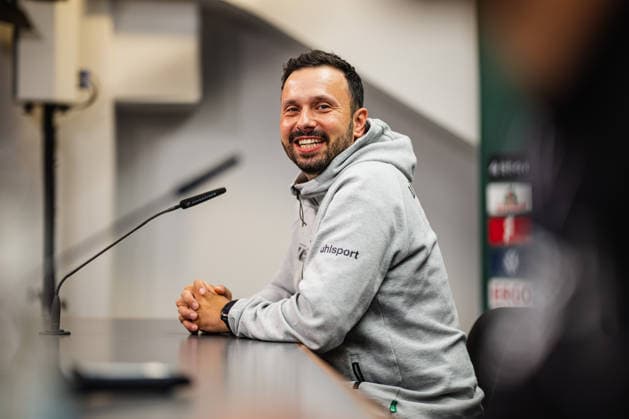 DFB-Pokal Pressekoferenz: Lüneburger SK - SV Werder Bremen, 20.08.2026 Tarek Gibbah (Trainer Lüneburger SK Hansa); Fußball, DFB-Pokal, Pressekonferenz: Lüneburger SK vs. SV Werder Bremen am 20.08.2026 im Millerntor-Stadion, Hamburg DFB REGULATIONS PROHIBIT ANY USE OF PHOTOGRAPHS AS IMAGE SEQUENCES AND OR QUASI-VIDEO. *** DFB Cup Press Conference: Lüneburger SK vs. SV Werder Bremen, August 20, 2026; Tarek Gibbah, Head Coach of Lüneburger SK, Hansa Soccer, DFB Cup, press conference for Lüneburger SK vs. SV Werder Bremen on August 20, 2026, at Millerntor Stadium, Hamburg. DFB regulations prohibit any use of photographs as image sequences and or quasi-video. Copyright: xBEAUTIFULxSPORTS Tonhäuserx