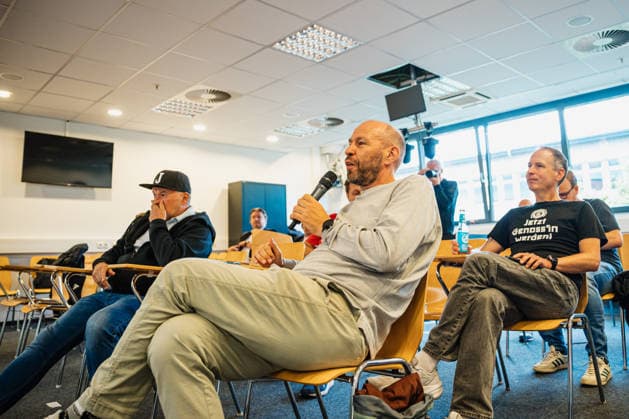 DFB-Pokal Pressekoferenz: Lüneburger SK - SV Werder Bremen, 20.08.2026 LZ-Reporter Andreas Safft am Mikrofon; Fußball, DFB-Pokal, Pressekonferenz: Lüneburger SK vs. SV Werder Bremen am 20.08.2026 im Millerntor-Stadion, Hamburg DFB REGULATIONS PROHIBIT ANY USE OF PHOTOGRAPHS AS IMAGE SEQUENCES AND OR QUASI-VIDEO. *** DFB Cup Press Conference: Lüneburger SK vs. SV Werder Bremen, August 20, 2026; LZ reporter Andreas Safft at the microphone; soccer, DFB Cup, press conference for Lüneburger SK vs. SV Werder Bremen on August 20, 2026, at Millerntor Stadium, Hamburg. DFB REGULATIONS PROHIBIT ANY USE OF PHOTOGRAPHS AS IMAGE SEQUENCES AND OR QUASI-VIDEO Copyright: xBEAUTIFULxSPORTS Tonhäuserx