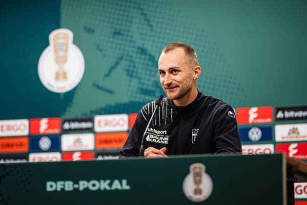 DFB-Pokal Pressekoferenz: Lüneburger SK - SV Werder Bremen, 20.08.2026 Marian Andre Kunze (Lüneburger SK Hansa, 10); Fußball, DFB-Pokal, Pressekonferenz: Lüneburger SK vs. SV Werder Bremen am 20.08.2026 im Millerntor-Stadion, Hamburg DFB REGULATIONS PROHIBIT ANY USE OF PHOTOGRAPHS AS IMAGE SEQUENCES AND OR QUASI-VIDEO. *** DFB Cup Press Conference: Lüneburger SK vs. SV Werder Bremen, August 20, 2026; Marian Andre Kunze, Lüneburger SK; Hansa, 10 Soccer, DFB Cup, press conference: Lüneburger SK vs. SV Werder Bremen on August 20, 2026, at Millerntor Stadium, Hamburg. DFB regulations prohibit any use of photographs as image sequences and or quasi-video. Copyright: xBEAUTIFULxSPORTS Tonhäuserx