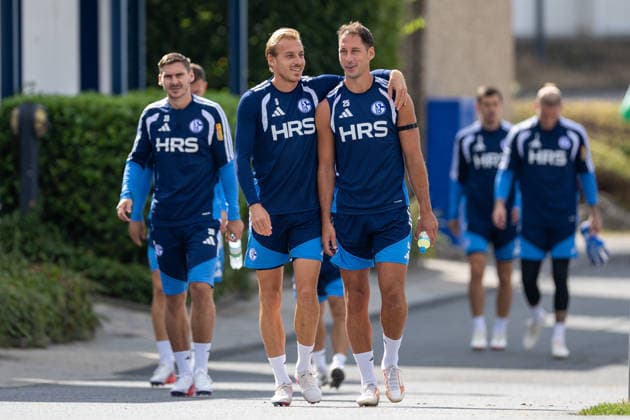 20.08.2026, Fussball, Training des FC Schalke 04. v. l. Maximilian Wöber (FC Schalke 04), Timo Becker (FC Schalke 04), Nikola Katic (FC Schalke 04). Gelsenkirchen Trainingsgelände FC Schalke 04 NRW Deutschland xRHR-FOTO YYx *** August 20, 2026, Soccer, FC Schalke 04 training: Maximilian Wöber (FC Schalke 04), Timo Becker (FC Schalke 04), Nikola Katic (FC Schalke 04) at the FC Schalke 04 training facility in Gelsenkirchen, North Rhine-Westphalia, Germany xRHR PHOTO YYx Copyright: RHR-FOTOx RHR-FOTO YY