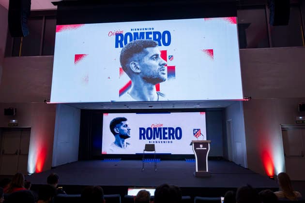 Cristian Romero unveiling as new player of Atletico de Madrid A big screen is seen during the unveiling of Cristian Romero as new player of Atletico de Madrid at Estadio Riyadh Air Metropolitano on August 20, 2026 in Madrid, Spain. Madrid Estadio Riyadh Air Metropolitano Madrid Spain Copyright: xAlbertoxGardinx AGardin_20260820_Foot_Atl_Romero_0002