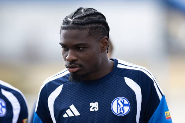20.08.2026, Fussball, Training des FC Schalke 04. Junior Dina Ebimbe (FC Schalke 04). Gelsenkirchen Trainingsgelände FC Schalke 04 NRW Deutschland xRHR-FOTO YYx *** August 20, 2026, Soccer, FC Schalke 04 Junior Dina Ebimbe Training Session, FC Schalke 04 Gelsenkirchen, FC Schalke 04 Training Facility, North Rhine-Westphalia, Germany, xRHR PHOTO YYx Copyright: RHR-FOTOx RHR-FOTO YY