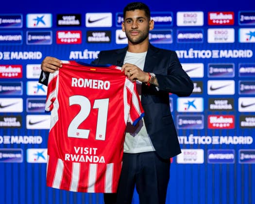 Cristian Romero unveiling as new player of Atletico de Madrid Cristian Romero poses for a photo showing the club shirt during his unveiling as new player of Atletico de Madrid at Estadio Riyadh Air Metropolitano on August 20, 2026 in Madrid, Spain. Madrid Estadio Riyadh Air Metropolitano Madrid Spain Copyright: xAlbertoxGardinx AGardin_20260820_Foot_Atl_Romero_0018