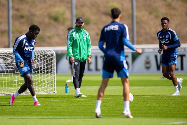 20.08.2026, Fussball, Training des FC Schalke 04. Trainer Miron Muslic (FC Schalke 04). Gelsenkirchen Trainingsgelände FC Schalke 04 NRW Deutschland xRHR-FOTO YYx *** August 20, 2026, Soccer, FC Schalke 04 practice; Coach Miron Muslic; FC Schalke 04, Gelsenkirchen; FC Schalke 04 training facility; North Rhine-Westphalia, Germany; xRHR PHOTO YYx Copyright: RHR-FOTOx RHR-FOTO YY