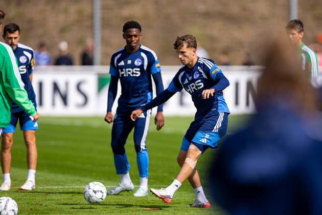 20.08.2026, Fussball, Training des FC Schalke 04. Vitalie Becker (FC Schalke 04). Gelsenkirchen Trainingsgelände FC Schalke 04 NRW Deutschland xRHR-FOTO YYx *** August 20, 2026, Soccer, FC Schalke 04 practice Vitalie Becker FC Schalke 04 Gelsenkirchen FC Schalke 04 training facility NRW Germany xRHR PHOTO YYx Copyright: RHR-FOTOx RHR-FOTO YY