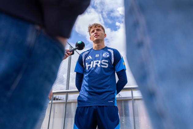 20.08.2026, Fussball, Training des FC Schalke 04. Medienrunde mit Vitalie Becker (FC Schalke 04). Gelsenkirchen Trainingsgelände FC Schalke 04 NRW Deutschland xRHR-FOTO YYx *** August 20, 2026, Soccer, FC Schalke 04 Training Session, Media Round with Vitalie Becker, FC Schalke 04, Gelsenkirchen, FC Schalke 04 Training Facility, North Rhine-Westphalia, Germany, xRHR, PHOTO YYx Copyright: RHR-FOTOx RHR-FOTO YY