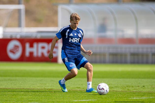 20.08.2026, Fussball, Training des FC Schalke 04. Luca Vozar (FC Schalke 04). Gelsenkirchen Trainingsgelände FC Schalke 04 NRW Deutschland xRHR-FOTO YYx *** August 20, 2026, Soccer, FC Schalke 04 practice Luca Vozar FC Schalke 04 Gelsenkirchen FC Schalke 04 training facility NRW Germany xRHR PHOTO YYx Copyright: RHR-FOTOx RHR-FOTO YY