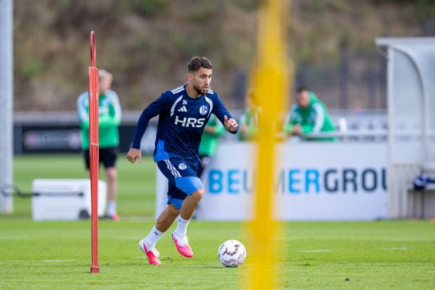 20.08.2026, Fussball, Training des FC Schalke 04. Adil Aouchiche (FC Schalke 04). Gelsenkirchen Trainingsgelände FC Schalke 04 NRW Deutschland xRHR-FOTO YYx *** August 20, 2026, Soccer, FC Schalke 04 Practice Adil Aouchiche FC Schalke 04 Gelsenkirchen FC Schalke 04 Training Facility NRW Germany xRHR PHOTO YYx Copyright: RHR-FOTOx RHR-FOTO YY