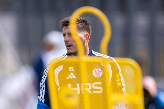 20.08.2026, Fussball, Training des FC Schalke 04. Torwart Kevin Müller (FC Schalke 04). Gelsenkirchen Trainingsgelände FC Schalke 04 NRW Deutschland xRHR-FOTO YYx *** August 20, 2026, Soccer, FC Schalke 04 goalkeeper Kevin Müller at training; FC Schalke 04, Gelsenkirchen; FC Schalke 04 training facility, North Rhine-Westphalia, Germany; xRHR PHOTO YYx Copyright: RHR-FOTOx RHR-FOTO YY