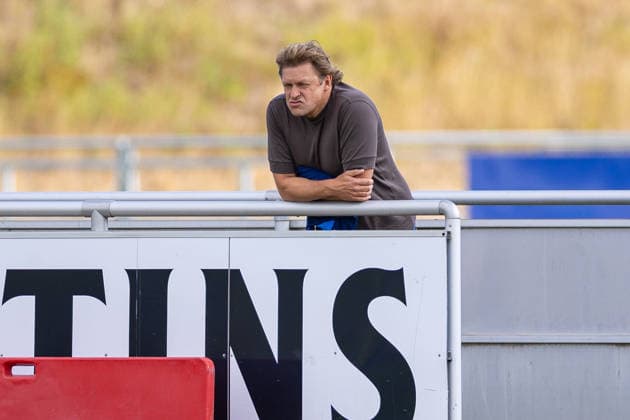20.08.2026, Fussball, Training des FC Schalke 04. Direktor Profifussball Youri Mulder (FC Schalke 04). Gelsenkirchen Trainingsgelände FC Schalke 04 NRW Deutschland xRHR-FOTO YYx *** August 20, 2026, Soccer, FC Schalke 04 Training Session; Director of Professional Soccer Youri Mulder; FC Schalke 04; Gelsenkirchen; FC Schalke 04 Training Facility; North Rhine-Westphalia, Germany; xRHR; PHOTO YYx Copyright: RHR-FOTOx RHR-FOTO YY