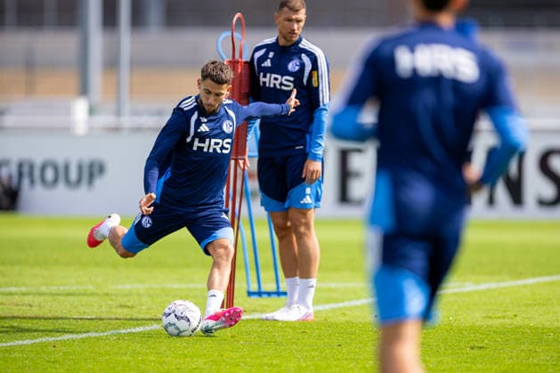 20.08.2026, Fussball, Training des FC Schalke 04. Adil Aouchiche (FC Schalke 04). Gelsenkirchen Trainingsgelände FC Schalke 04 NRW Deutschland xRHR-FOTO YYx *** August 20, 2026, Soccer, FC Schalke 04 practice Adil Aouchiche FC Schalke 04 Gelsenkirchen FC Schalke 04 training facility NRW Germany xRHR PHOTO YYx Copyright: RHR-FOTOx RHR-FOTO YY