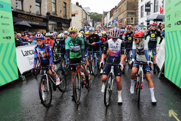 2026 Lloyds Tour of Britain Women Picture by Alex Whitehead SWpix.com - 20 08 2026 - Cycling - UCI Women s World Tour - 2026 Lloyds Tour of Britain Women - Stage 2: Clitheroe to Blackpool (110.5km) - Riders line up in Clitheroe Copyright: x xSWpix.comx(t axPhotographyxHubxLtd)xAlexxWhitehead SWpix.comx SWP-3030-18309