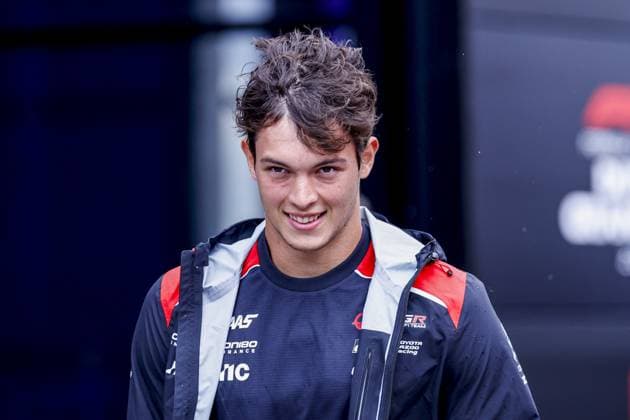 ZANDVOORT - Oliver Bearman from Great Britain, driver for TGR Haas F1 Team, arrives in the paddock ahead of the Formula 1 Heineken Dutch Grand Prix at Circuit Zandvoort on August 20, 2026 in Zandvoort, the Netherlands. MARCEL TER BALS ANP xVIxANPxSportx xMarcelxterxBalsxIVx 565866962 originalFilename: 565866962.jpg