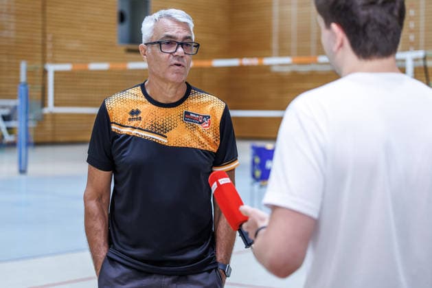 20.08.26, Berlin, Volleyball, 1.Trainingstag der Berlin Recycling Volleys mit Cheftrainer Andrea Anastasi. Training Berlin Recycling Volleys *** August 26, 2020, Berlin, Volleyball, 1st training day for the Berlin Recycling Volleys with head coach Andrea Anastasi; Berlin Recycling Volleys Training