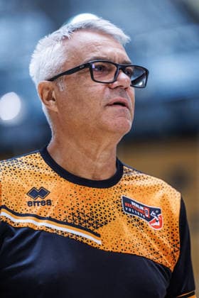 20.08.26, Berlin, Volleyball, 1.Trainingstag der Berlin Recycling Volleys mit Cheftrainer Andrea Anastasi. Training Berlin Recycling Volleys *** August 26, 2020, Berlin, Volleyball, 1st training day for the Berlin Recycling Volleys with head coach Andrea Anastasi; Berlin Recycling Volleys Training