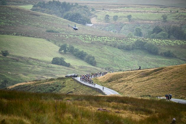 2026 Lloyds Tour of Britain Women Picture by Olly Hassell SWpix.com - 20 08 2026 - Cycling - UCI Women s World Tour - 2026 Lloyds Tour of Britain Women - Stage 2: Clitheroe to Blackpool (110.5km) - The peloton as they pass Waddington Fell Copyright: x xSWpix.comx(t axPhotographyxHubxLtd)xOllyxHassell SWpix.comx SWP-3030-18313