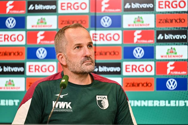 Pressekonferenz DFB-Pokal; FC Augsburg; 20.08.2026 AUGSBURG, GERMANY - 20. AUGUST: im Bild Manuel BAUM Trainer FC Augsburg auf der Pressekonferenz vor dem Pokalspiel in Cottbus *** DFB Cup Press Conference: FC Augsburg, August 20, 2026, AUGSBURG, GERMANY—Pictured: Manuel BAUM, FC Augsburg coach, at the press conference ahead of the Cup match in Cottbus Copyright: xBEAUTIFULxSPORTS Goldbergx