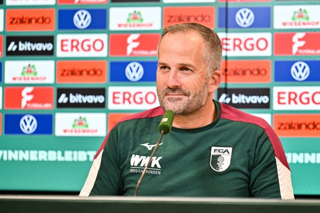 Pressekonferenz DFB-Pokal; FC Augsburg; 20.08.2026 AUGSBURG, GERMANY - 20. AUGUST: im Bild Manuel BAUM Trainer FC Augsburg auf der Pressekonferenz vor dem Pokalspiel in Cottbus *** DFB Cup Press Conference: FC Augsburg, August 20, 2026, AUGSBURG, GERMANY—Pictured: Manuel BAUM, FC Augsburg coach, at the press conference ahead of the Cup match in Cottbus Copyright: xBEAUTIFULxSPORTS Goldbergx