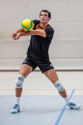 20.08.26, Berlin, Volleyball, 1.Trainingstag der Berlin Recycling Volleys mit Cheftrainer Andrea Anastasi. Louis Kunstmann in Aktion. Training Berlin Recycling Volleys *** August 26, 2020, Berlin, Volleyball, Day 1 of training for the Berlin Recycling Volleys with head coach Andrea Anastasi; Louis Kunstmann in action; Berlin Recycling Volleys training
