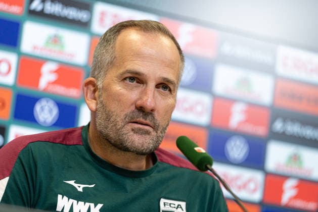 Manuel Baum (Trainer FC Augsburg), Pressekonferenz vor dem Pokal-Spiel gegen Energie Cottbus; *** Manuel Baum, FC Augsburg Coach, Press Conference Ahead of the Cup Match Against Energie Cottbus