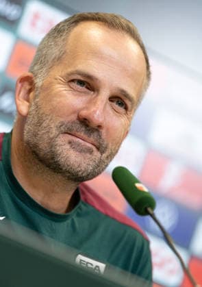 Manuel Baum (Trainer FC Augsburg), Pressekonferenz vor dem Pokal-Spiel gegen Energie Cottbus; *** Manuel Baum, FC Augsburg Coach, Press Conference Ahead of the Cup Match Against Energie Cottbus