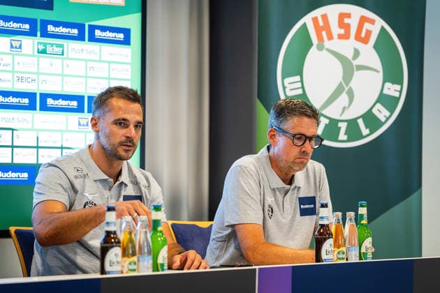20.08.2026, xovx, Handball Opel Handball Bundesliga, HSG Wetzlar - Pressekonferenz zum Saisonauftakt 2026 2027 v.l. Sportdirektor Michael Allendorf (HSG Wetzlar), Geschäftsführer Björn Seipp (HSG Wetzlar) Wetzlar Buderus-Arena Hessen Deutschland (DE) *** August 20, 2026, xovx, Opel Handball Bundesliga, HSG Wetzlar press conference for the start of the 2026–2027 season; from left: Michael Allendorf, sports director, HSG Wetzlar; Björn Seipp, managing director, HSG Wetzlar; Wetzlar Buderus Arena, Hesse, Germany, DE