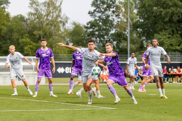 Ingolstadt, Deutschland 20. August 2026: Testspiel - 2026 2027 - FC Ingolstadt 04 gegen BSG Chemie Leipzig Im Bild: 2. v.li. Yannick Deichmann (FCI) mit der Chance zum 2:0 Audi Sportpark Bayern *** Ingolstadt, Germany, August 20, 2026; Friendly Match 2026–2027: FC Ingolstadt 04 vs. BSG Chemie Leipzig; Pictured, second from left: Yannick Deichmann (FCI) with a chance to make it 2–0; Audi Sportpark Bayern Copyright: xFotostandx xSchäferx