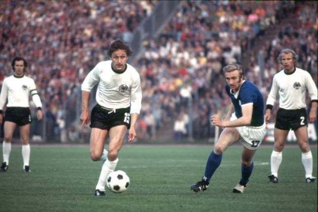 HEINZ FLOHE, Germania Ovest, SIEGMAR WATZLICH, Germania Est, FIFA World Cup, WM, Weltmeisterschaft, Fussball 1974, Est Germany vs West Germany 1-0, 22-06-1974, Azione, Action, Single shot, Contrasto MONDIALI - WORLD CUP 1974 GERMANIA EST-GERMANIA OVEST 1-0