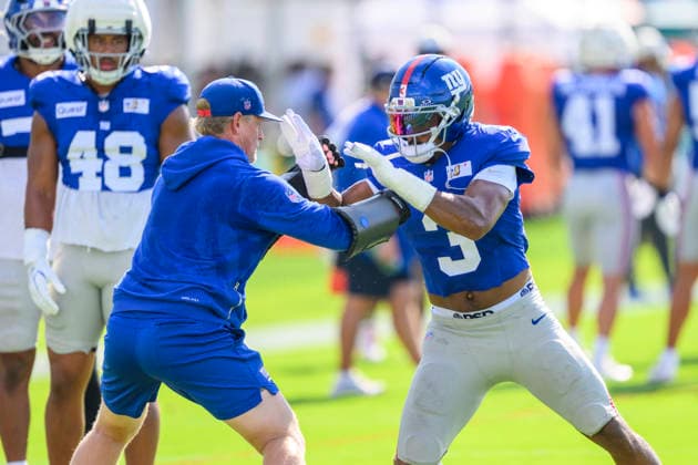 MIAMI GARDENS, FL - AUGUST 20: New York Giants linebacker Abdul Carter (3) performs a blocking drill during a New York Giants and Miami Dolphins joint practice at the Miami Dolphins Training Camp on August 20 2026, at the Baptist Health Training Complex in Miami Gardens, FL. (Photo by Doug Murray Icon Sportswire) NFL, American Football Herren, USA AUG 20 Giants-Dolphins Joint Practice EDITORIAL USE ONLY Icon796260820004